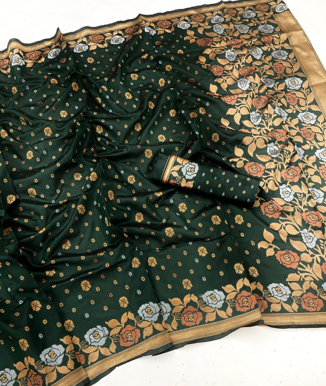 GREEN SOFT BANARASI SILK SAREE WITH ELISION BLOUSE PIECE