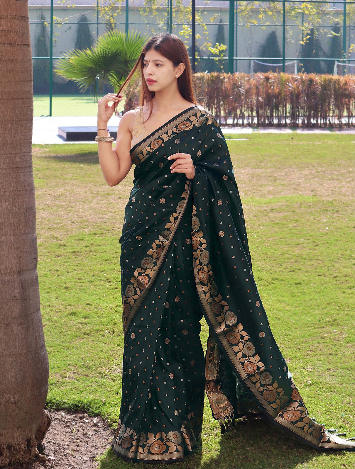 GREEN SOFT BANARASI SILK SAREE WITH ELISION BLOUSE PIECE