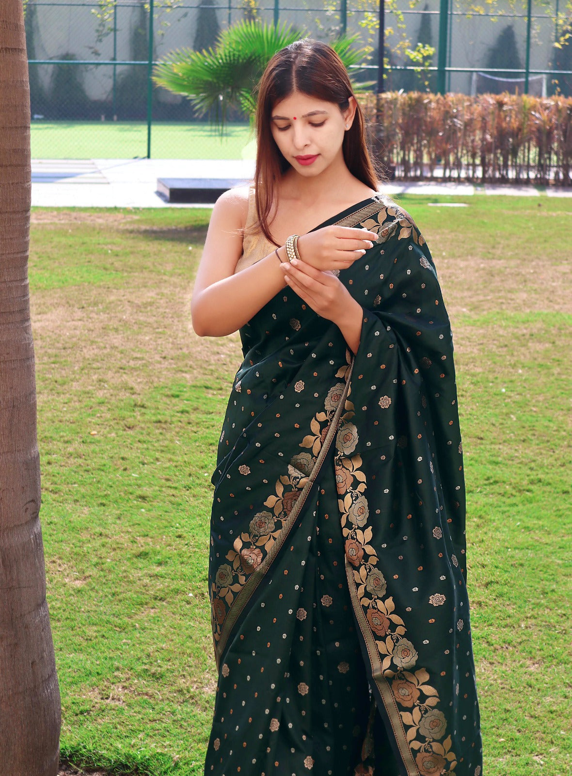 GREEN SOFT BANARASI SILK SAREE WITH ELISION BLOUSE PIECE