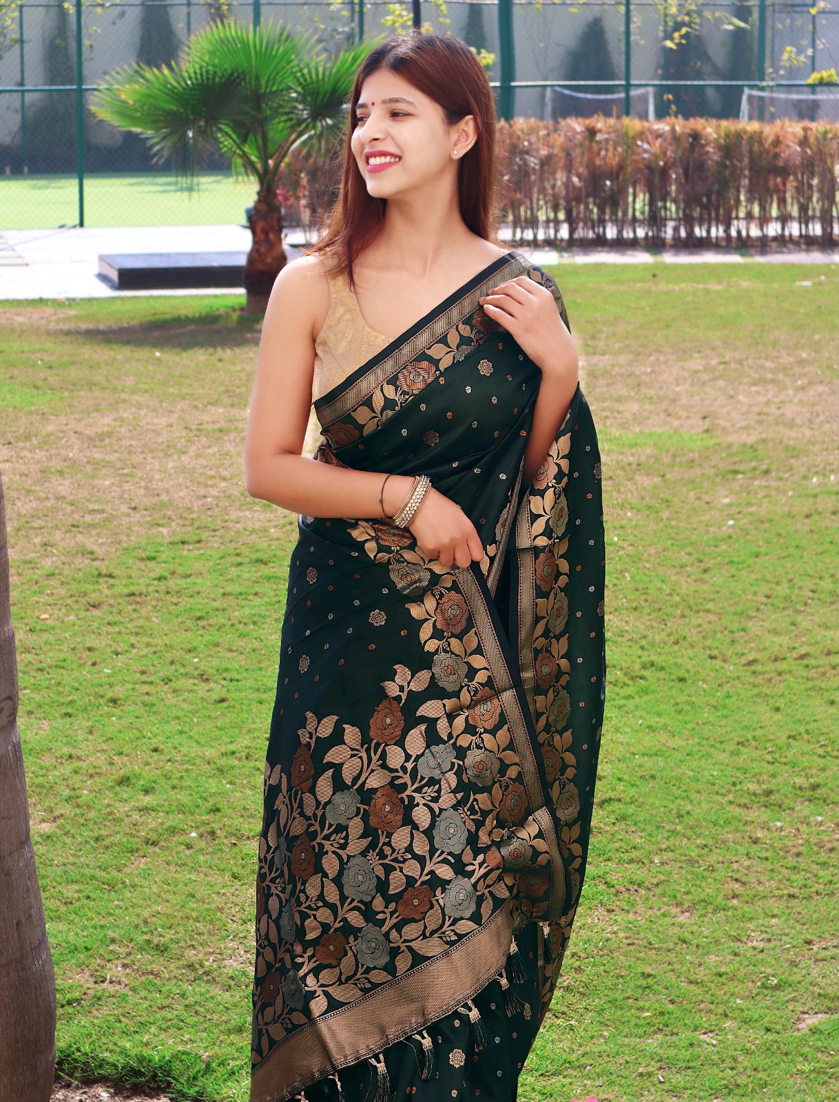 GREEN SOFT BANARASI SILK SAREE WITH ELISION BLOUSE PIECE