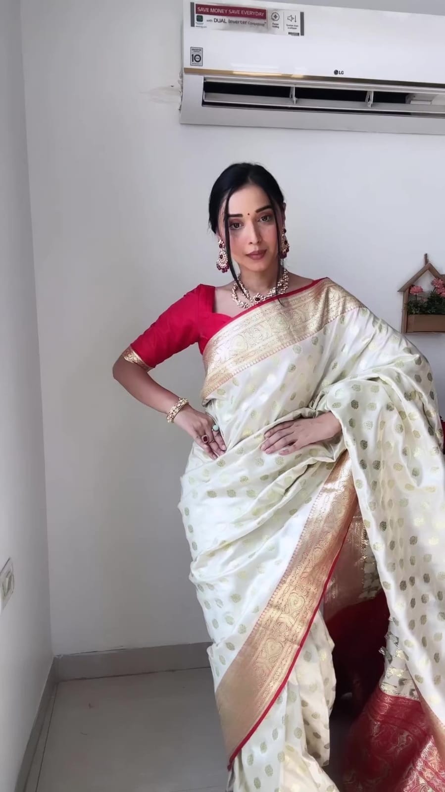1 MIN READY TO WEAR SAREE IN SOFT LICHI SILK WITH BLOUSE