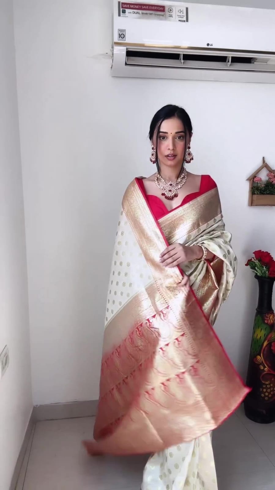 1 MIN READY TO WEAR SAREE IN SOFT LICHI SILK WITH BLOUSE