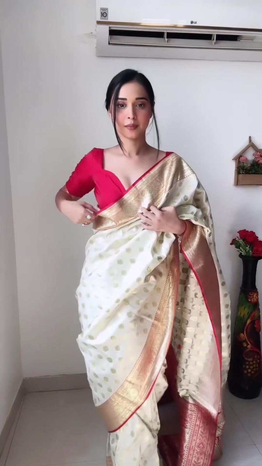 1 MIN READY TO WEAR SAREE IN SOFT LICHI SILK WITH BLOUSE